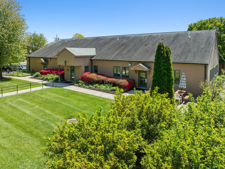 More Photos Of 670 Lawn Ave, Sellersville Medical For Sale