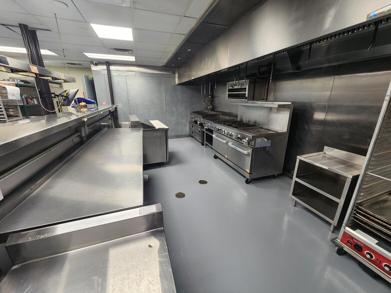 More Photos Of 122 Main St, Thomson General Retail For Sale