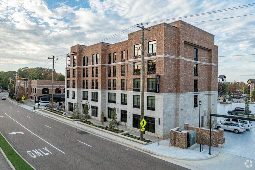 More Photos Of 7800 Neshoba Rd, Germantown Hotel For Lease