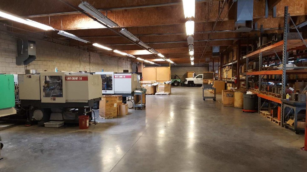 More Photos Of 5645 E Clinton Ave, Fresno Manufacturing For Lease