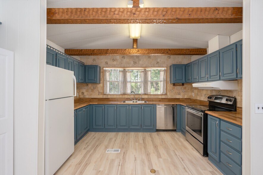 More Photos Of 341 Madison St, Freeport Multifamily For Sale
