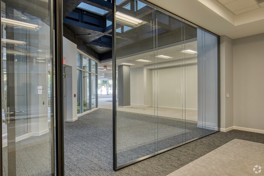 More Photos Of 501 E Kennedy Blvd, Tampa Office For Lease
