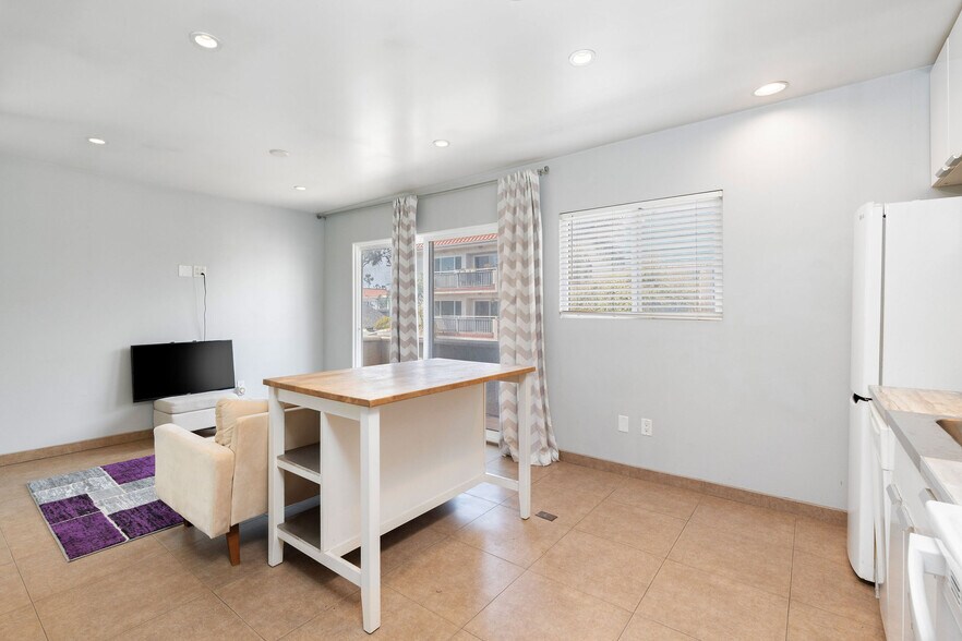 More Photos Of 40 24th pl, Venice Multifamily For Sale