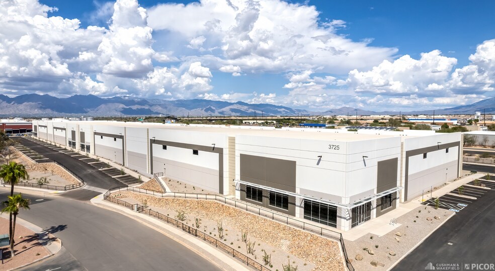 More Photos Of 3725 E Columbia St, Tucson Distribution For Lease