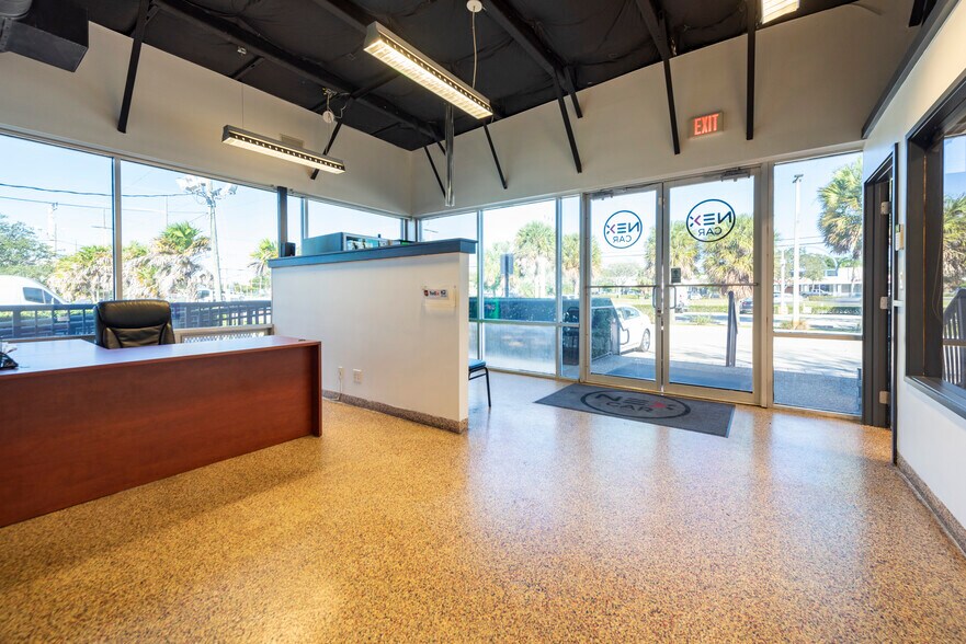 More Photos Of 2980 W Oakland Park Blvd, Oakland Park Showroom For Lease