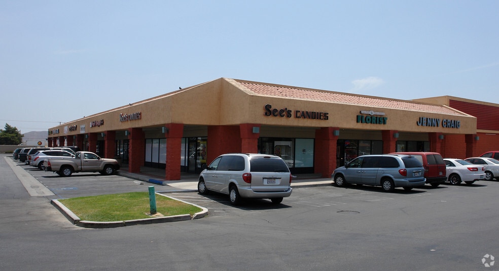 More Photos Of 3301-3491 W Florida Ave, Hemet Unknown For Lease