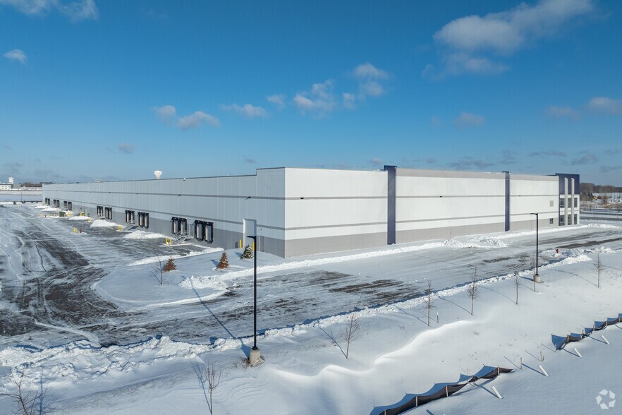 More Photos Of 1122X Hudson Rd, Woodbury Unknown For Lease