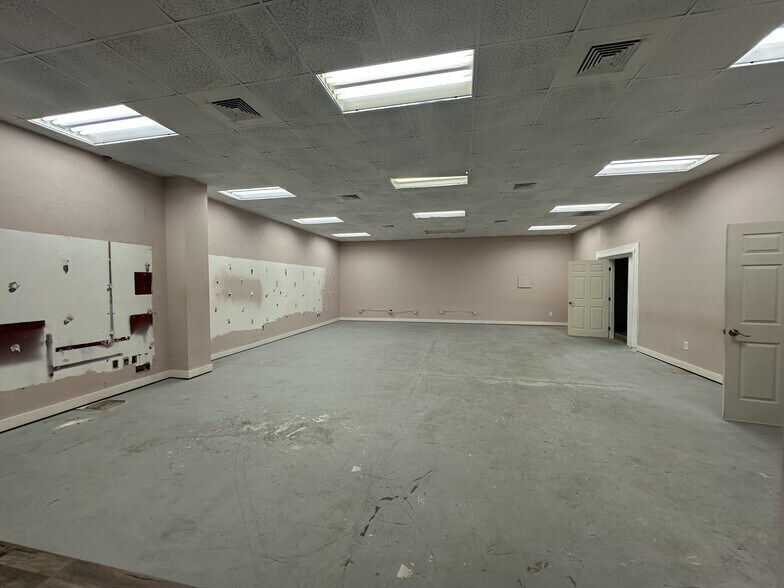 More Photos Of 1240 Hand Ave, Ormond Beach Showroom For Lease