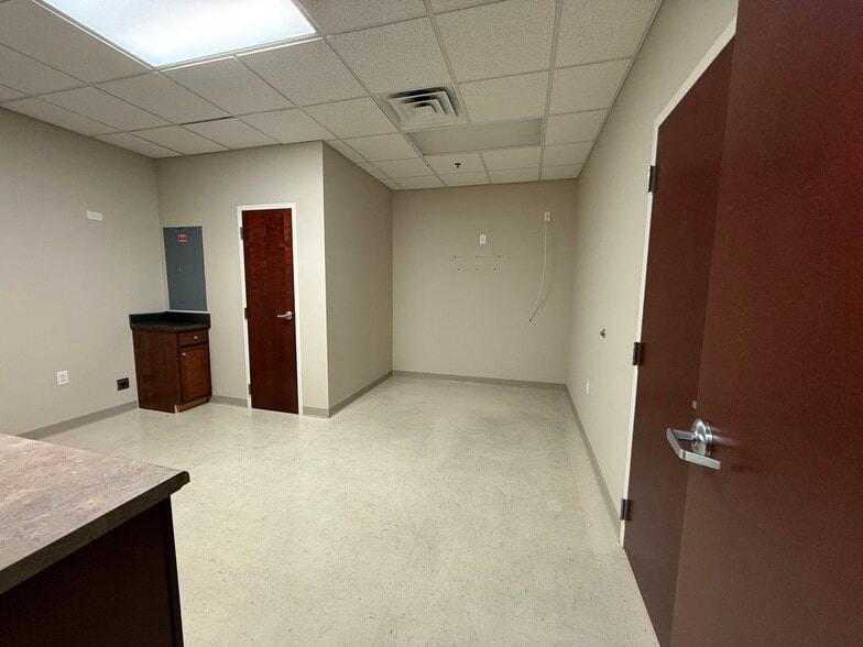 More Photos Of 639 Executive Pl, Fayetteville Medical For Lease