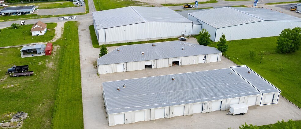 More Photos Of 5764-5766 N Thompson St, Springdale Warehouse For Lease