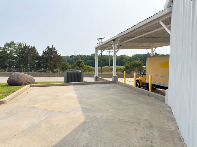 More Photos Of 3400 Westinghouse Blvd, Charlotte Manufacturing For Lease