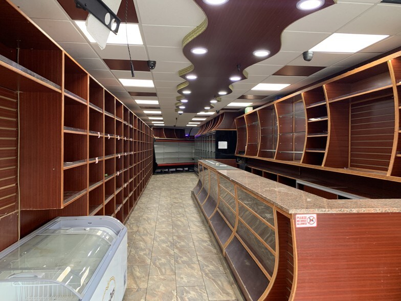 More Photos Of 882 Dekalb Ave, Brooklyn Restaurant For Lease