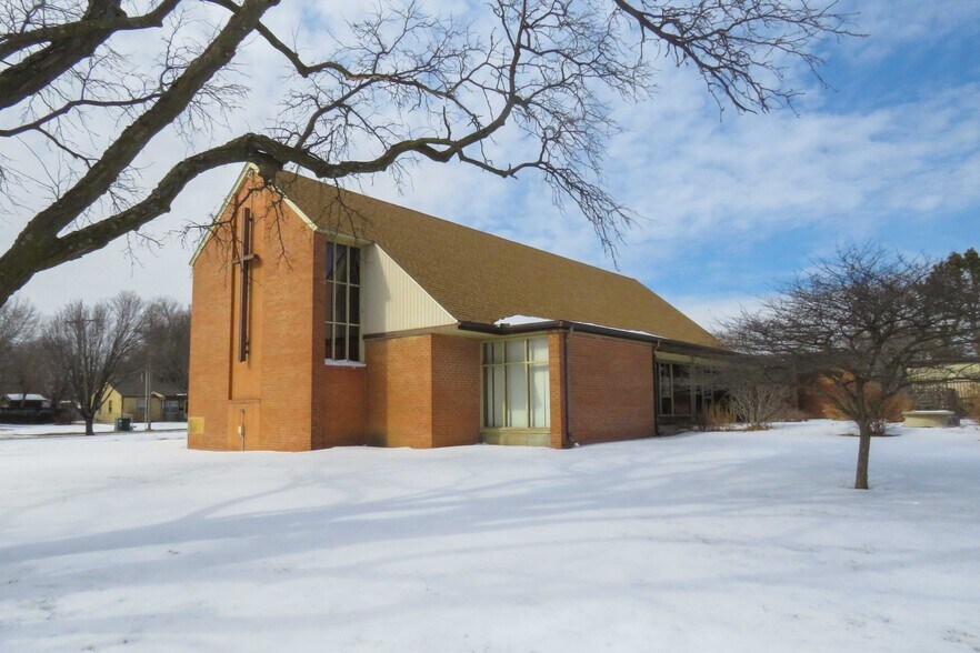 More Photos Of 1245 S Fabrique Dr, Wichita Flex For Sale