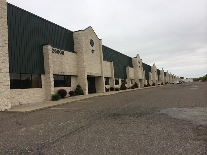 More Photos Of 26000 Northline Commerce Dr, Taylor Warehouse For Lease