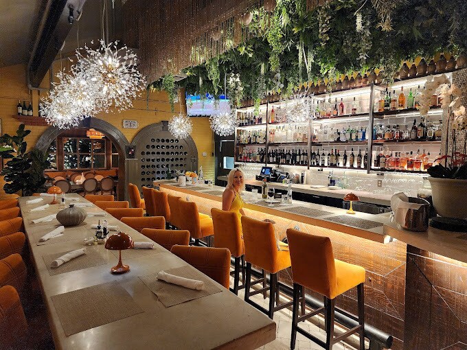 More Photos Of 70 W Crossville Rd, Roswell Restaurant For Sale