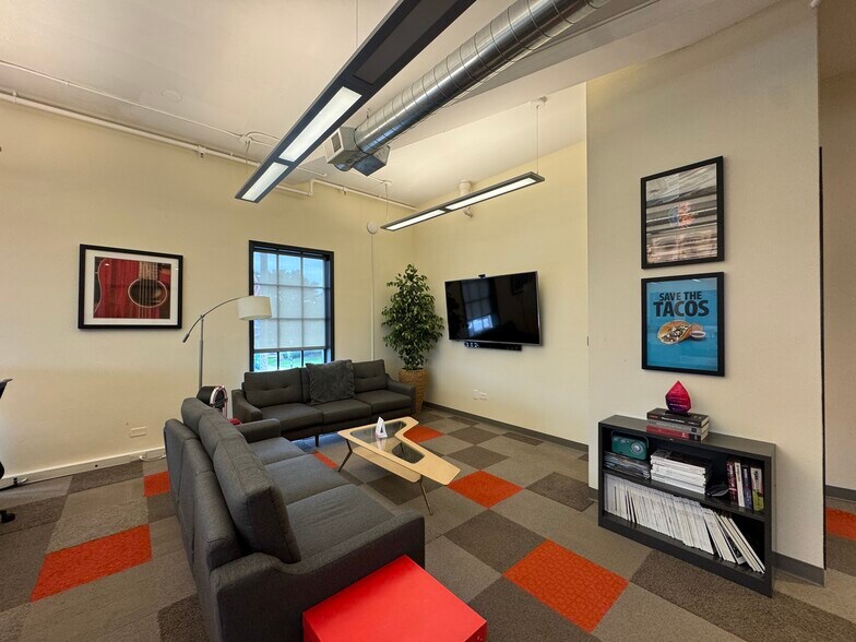 More Photos Of 1 W Harris Ave, La Grange Office For Lease
