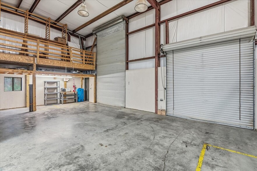 More Photos Of 106 Flow State Vis, Asheville Flex For Lease