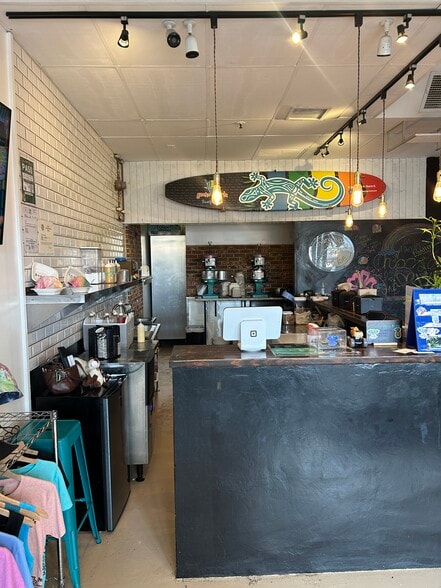 More Photos Of 3045 Monsarrat Ave, Honolulu Freestanding For Lease