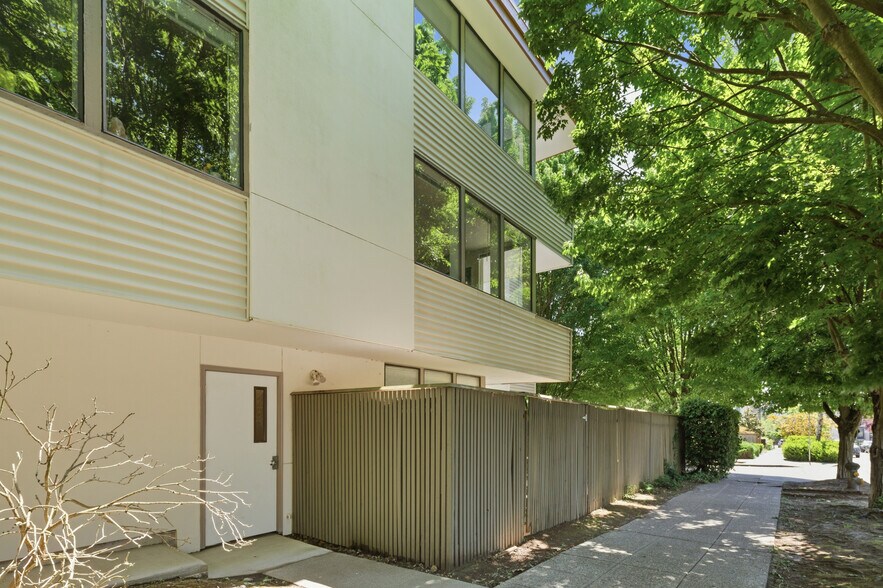 More Photos Of 802 N 43rd St, Seattle Apartments For Sale