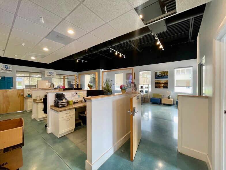 More Photos Of 15931-15935 SW Warfield Blvd, Indiantown Freestanding For Lease
