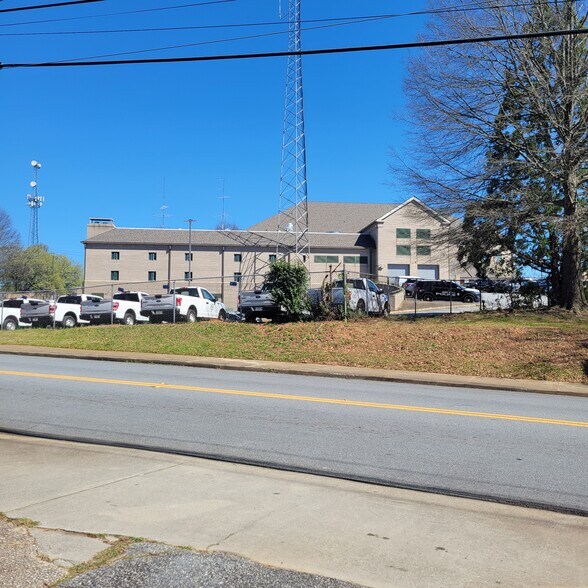 More Photos Of 2731 Church St, East Point Medical For Sale