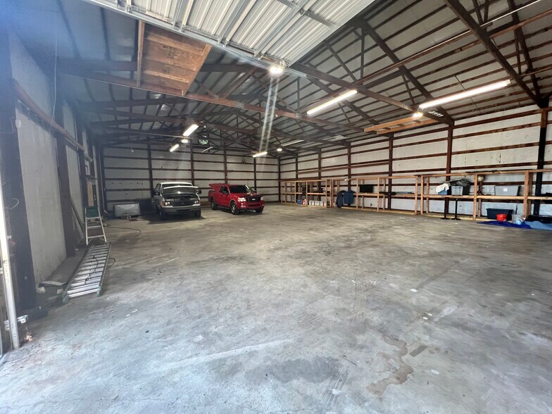 More Photos Of 1712 Brick Kiln Ln, Louisville Flex For Lease