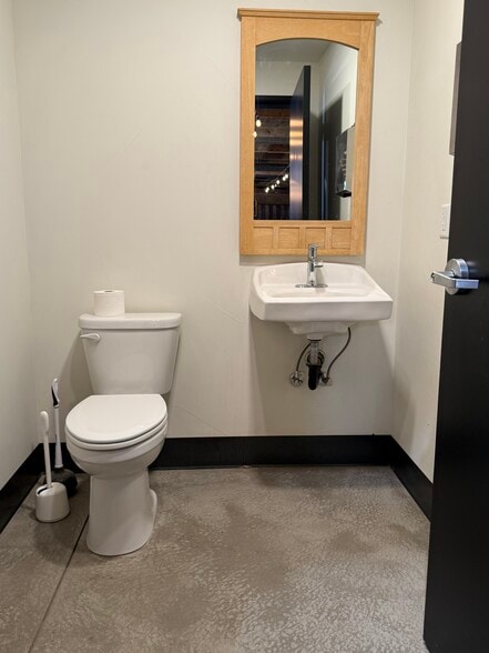 More Photos Of 1765 Lewis St, Reno Service For Lease