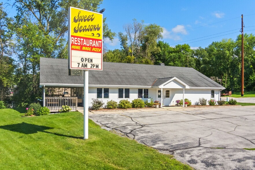 Primary Photo Of 6189 Tielens Rd, Dyckesville Restaurant For Sale