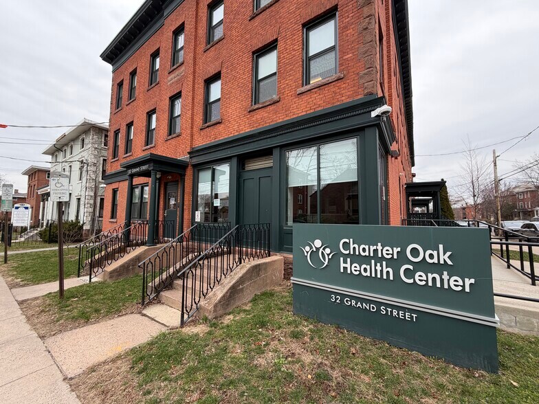 More Photos Of 36-38 Grand St, Hartford Medical For Sale