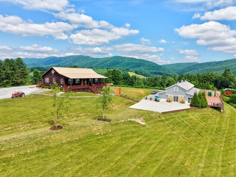 More Photos Of 639 Wagon Wheel Rd, Elk Creek Lodge Meeting Hall For Sale