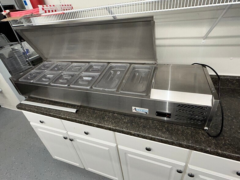 More Photos Of 1002 Cross st, Robinson Restaurant For Sale