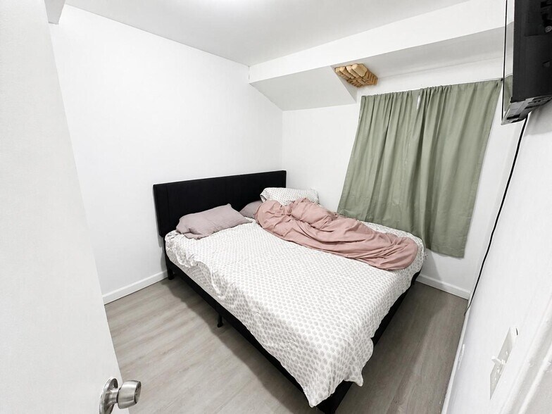 More Photos Of 2051 23rd Ave, Oakland Apartments For Sale
