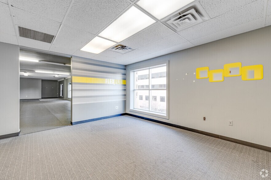 More Photos Of 119 N Washington Sq, Lansing Medical For Sale