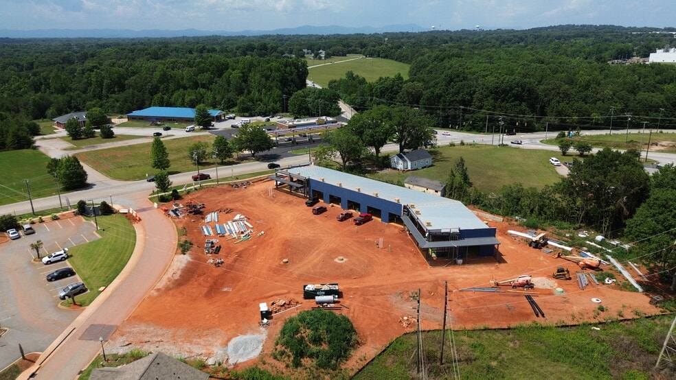 More Photos Of 5 Moorlyn Ln, Greer Storefront For Lease