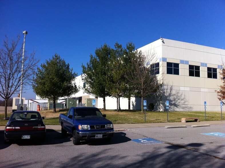 More Photos Of 2 Dell Pky, Nashville Distribution For Lease