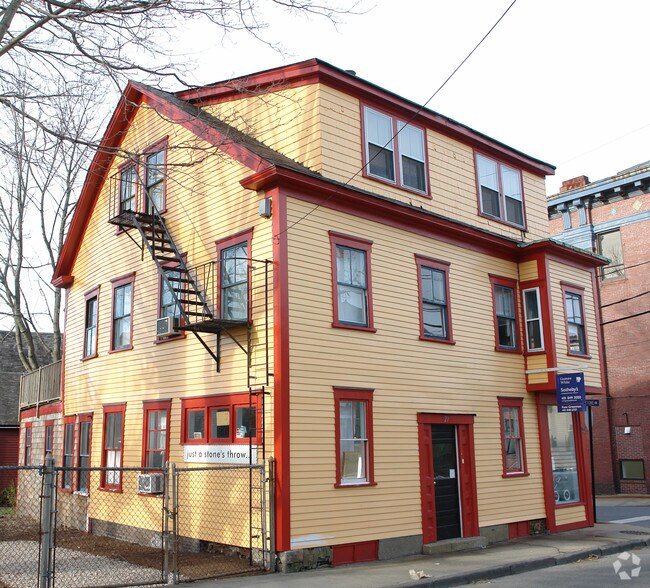 Primary Photo Of 21 Spring St, Newport Storefront For Lease