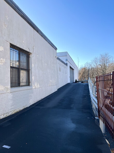 More Photos Of 100 Carney St, Glen Cove Manufacturing For Sale