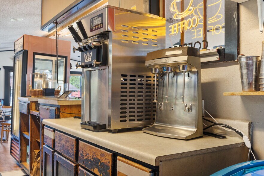 More Photos Of 7930 E State Highway 76, Kirbyville Specialty For Sale