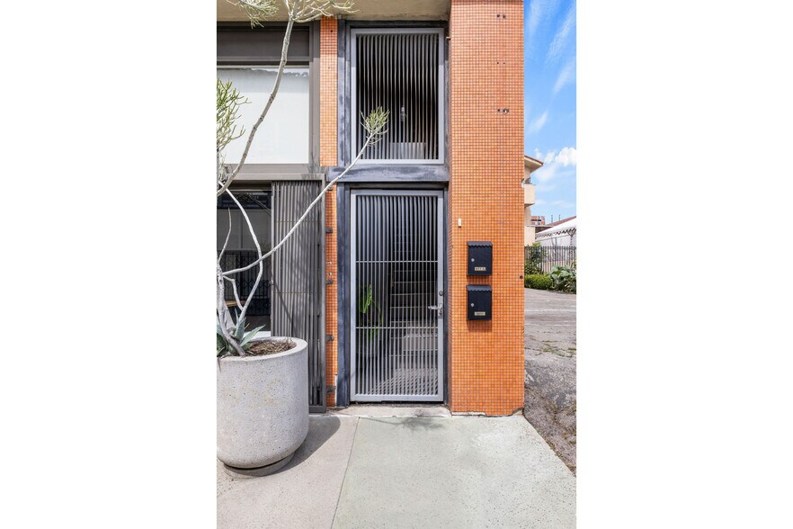 More Photos Of 977 Chung King Rd, Los Angeles Storefront Retail Residential For Sale