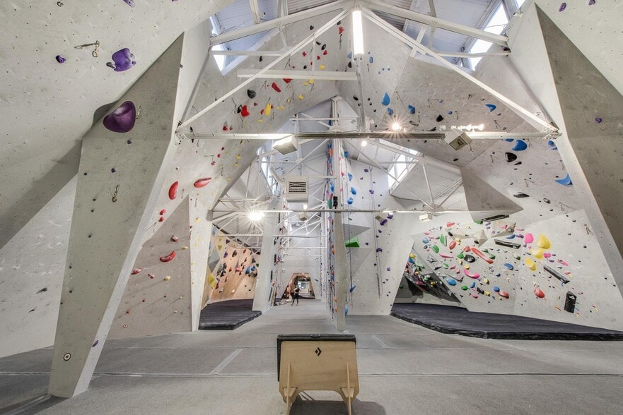 More Photos Of 29 Fraser Ave, Toronto Light Manufacturing For Sale