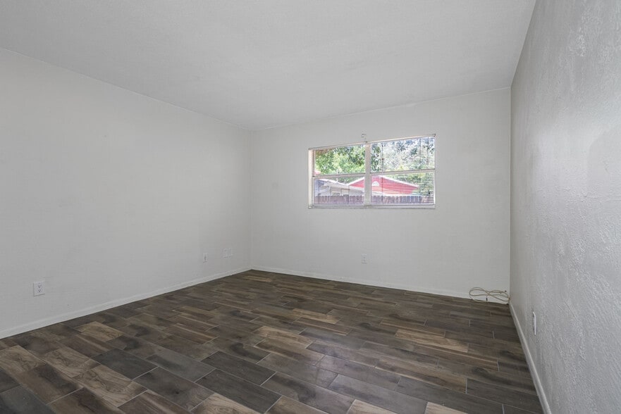 More Photos Of 3960 12th St, Saint Petersburg Apartments For Sale