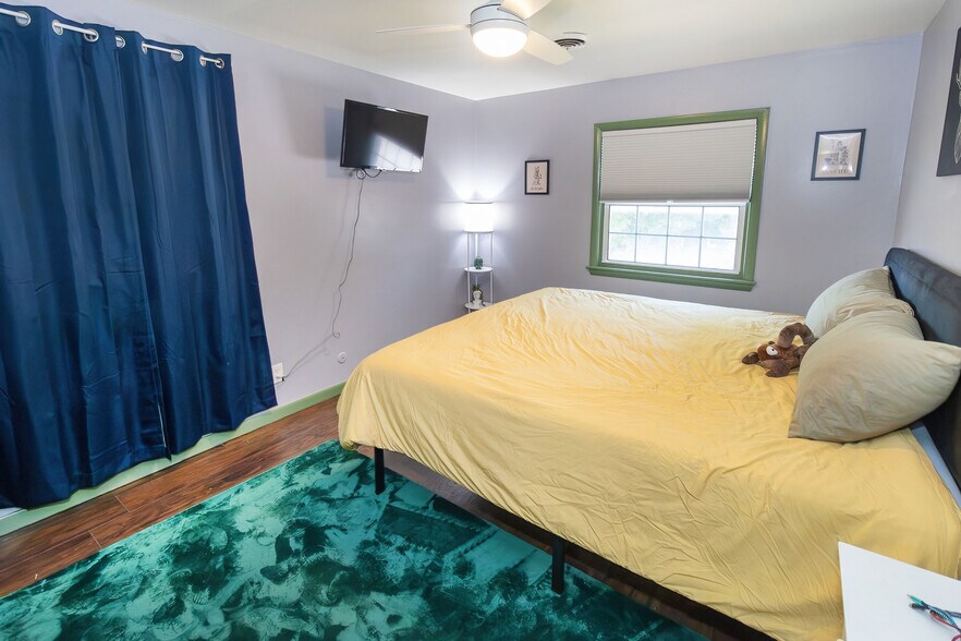 More Photos Of 903 Edgar St, Evansville Multifamily For Sale