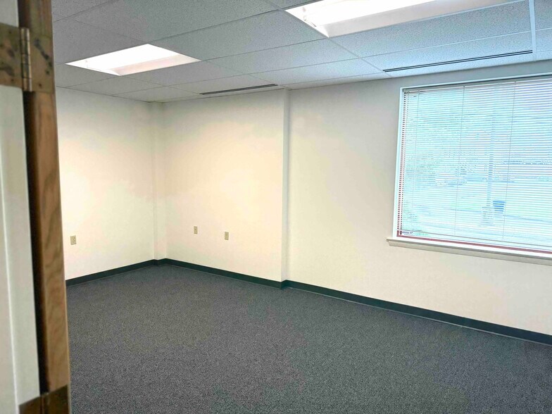More Photos Of 1501 E Main St, Meriden Office For Lease