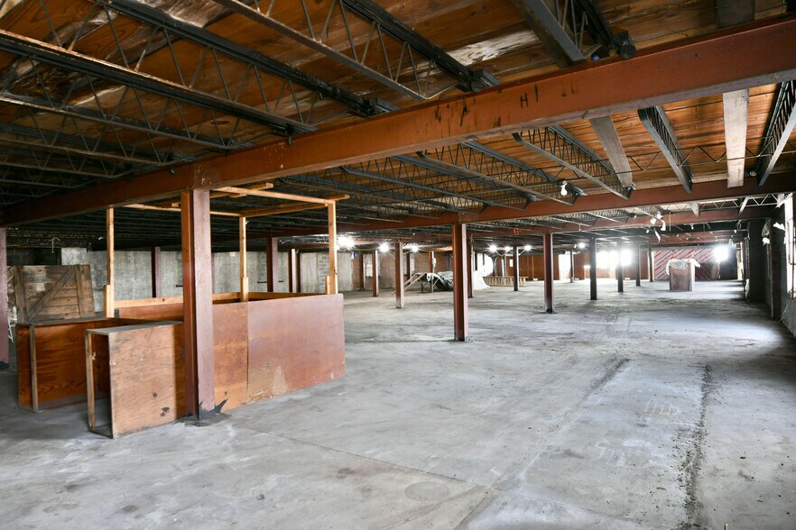 More Photos Of 944 W Rayen Ave, Youngstown Industrial For Sale
