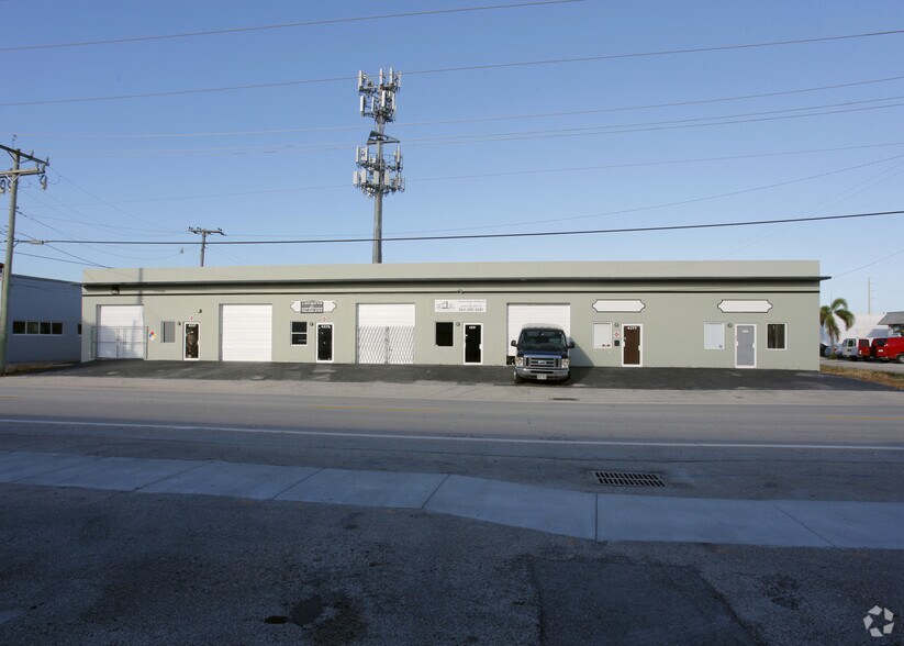 More Photos Of 4227-4235 NE 6th Ave, Oakland Park Warehouse For Lease