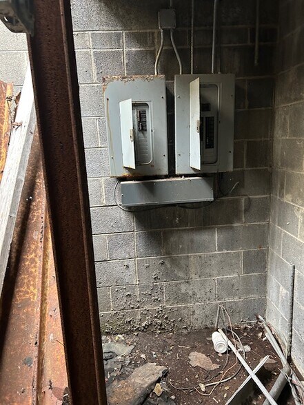 More Photos Of 729 E 7 Mile Rd, Detroit Storefront For Sale