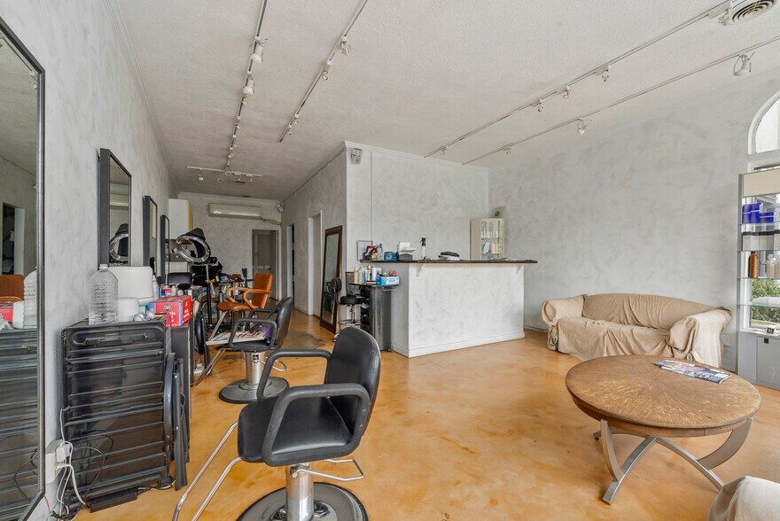 More Photos Of 1213-1223 S Pacific Coast Hwy, Redondo Beach Storefront For Sale