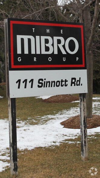 More Photos Of 111 Sinnott Rd, Toronto Warehouse For Lease