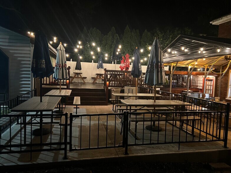 More Photos Of 206E E Central Ave, Avis Restaurant For Sale