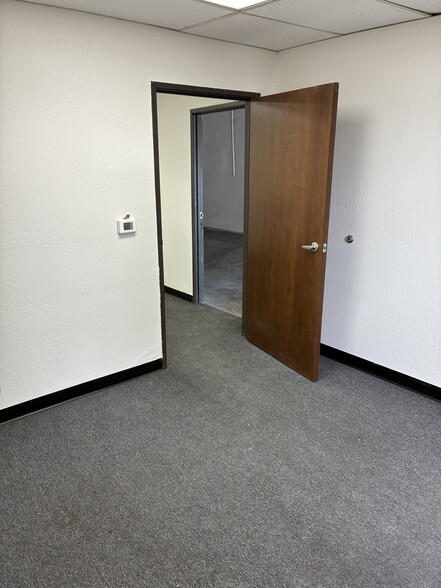 More Photos Of 8130 Lorraine Ave, Stockton Warehouse For Lease